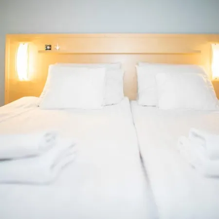 Uusikuu Szálloda 3*