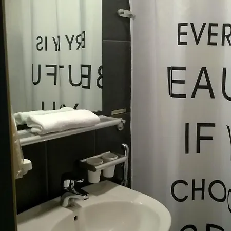 乌斯库酒店 3* 米凯利